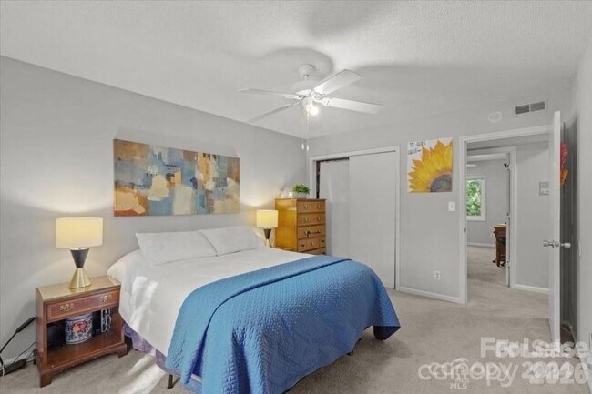 Photo - 2009 Stoney Point Ln Unit 24