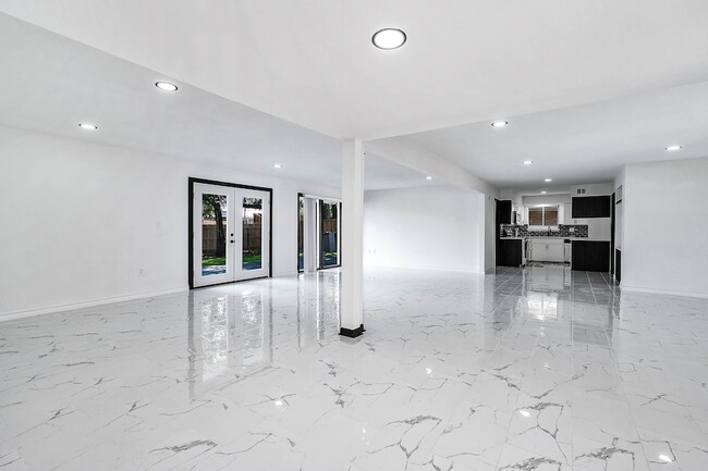 Photo - 1616 Redway Ln