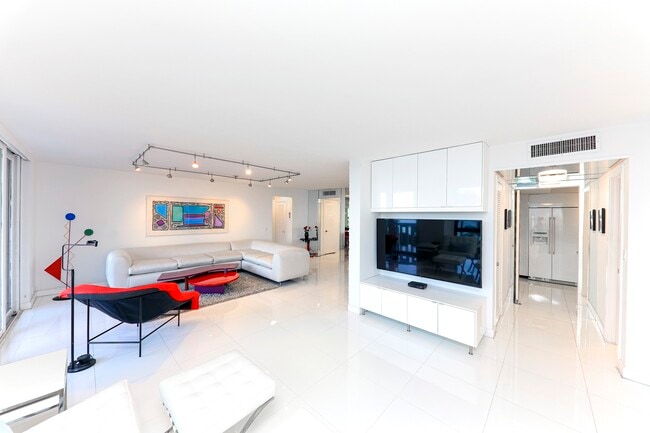 Photo - 1111 Crandon Boulevard Unidad A-303