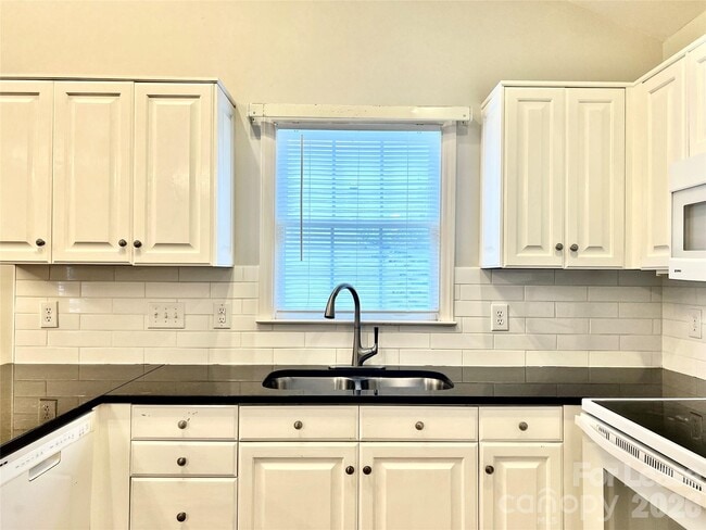 Photo - 4409 Stonefield Dr