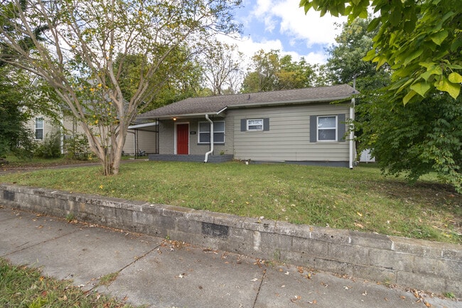 Photo - 2212 Harvey St