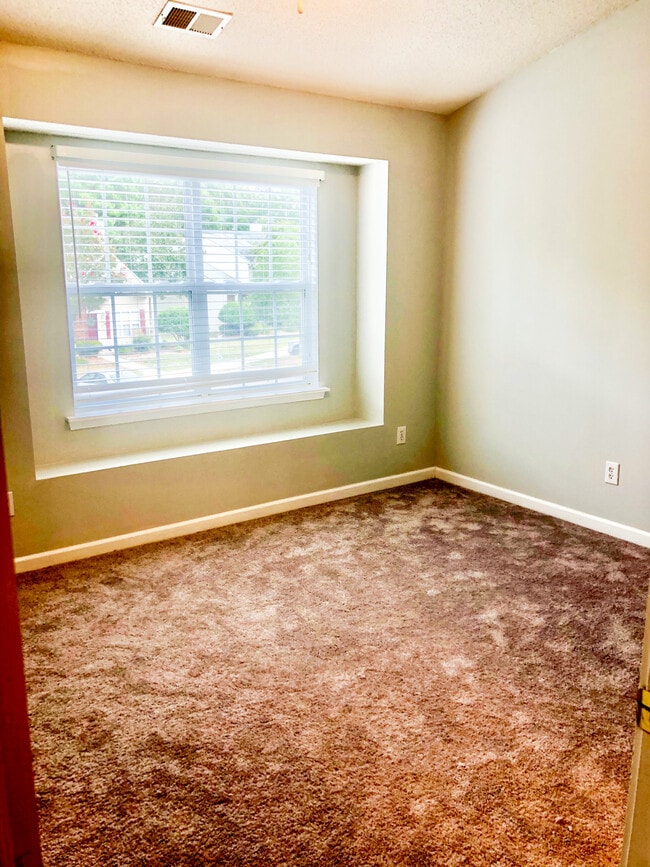 Dormitorio 2- baño en suite, armarios grandes y espaciosos. - 2210 Cigar Ct