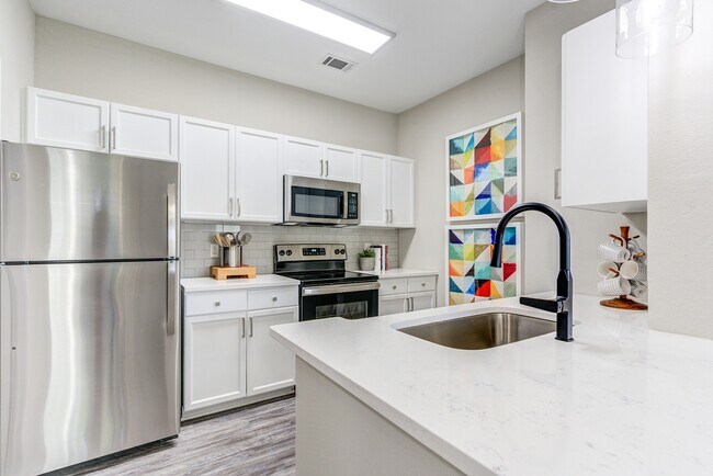 View-At-Legacy-Oaks-Apartment-Homes-in-Knightdale-NC-Deluxe-Floor-Plan-Full-Kitchen-Stainless-Steel-Appliances-White-Cabinets-Granite-Countertops