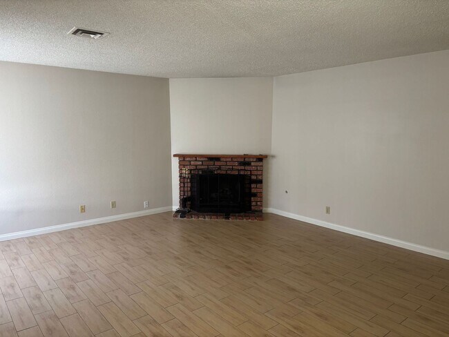 Photo - Charming single-story 3 Bed 2 Bath Green V...