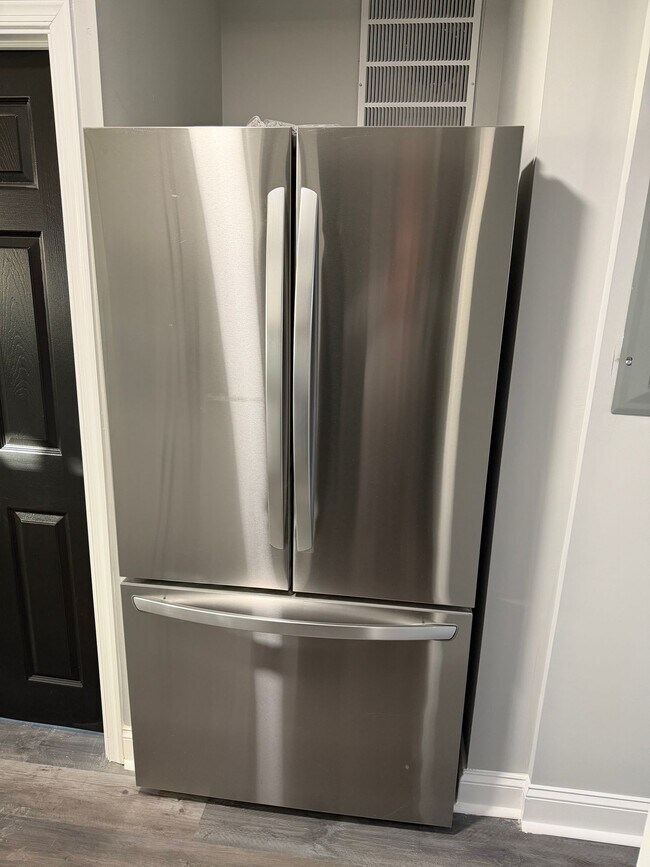 Photo - 1271 Limit Ave Unit BB W/Bath $850 Available