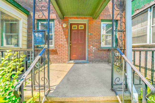 Building Photo - 94 Oak St Rental
