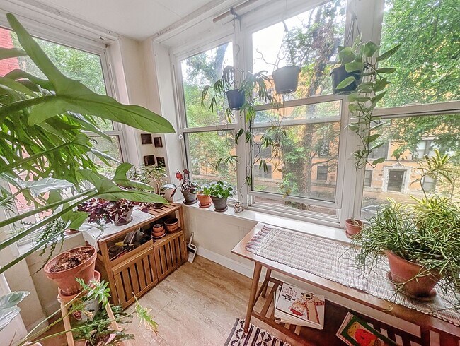 Photo - Large and Bright 1-bed/1-bath in Edgewater - Close to LUC! Unit 1306-2