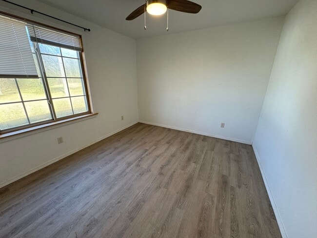 Photo - 1325 N Main St Unidad B2