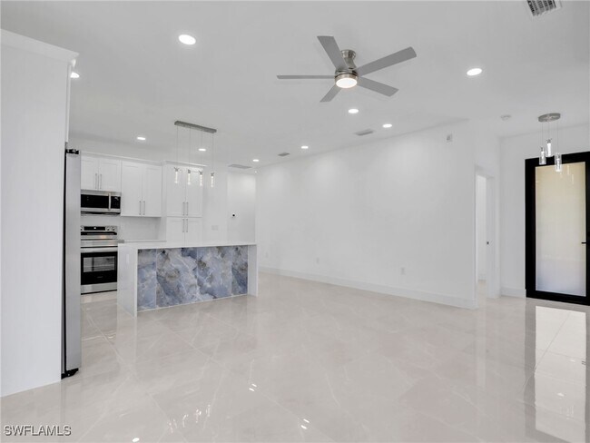 Photo - 2811 Cerito Ave N