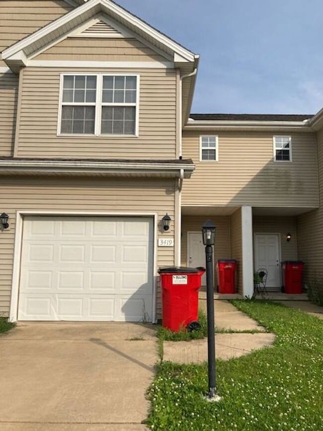 Building Photo - Available for move in NOW! Rental