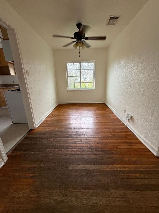 Photo - Rare 2/1 w/ Basement in Cherrywood!