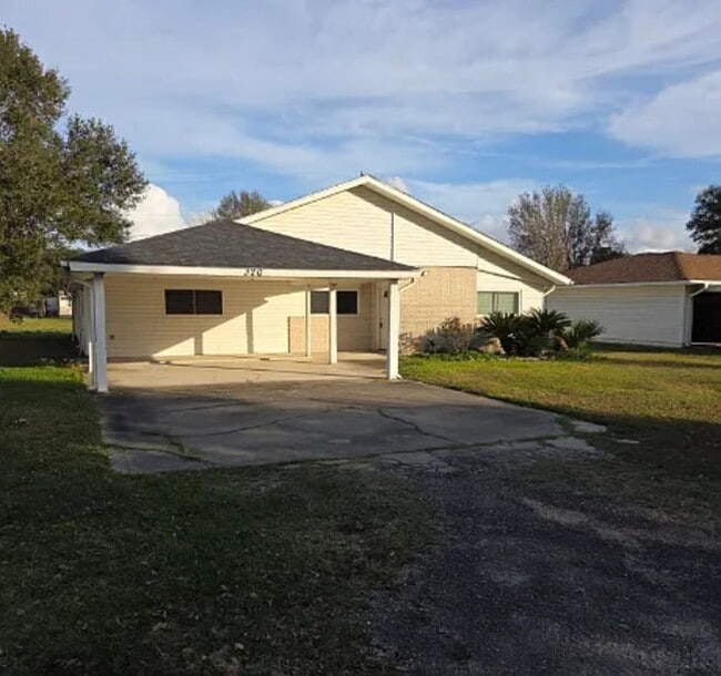 Photo - 320 Bell Ave