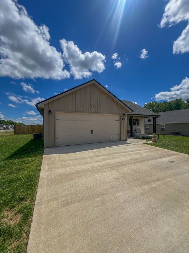 702 Gleason Dr