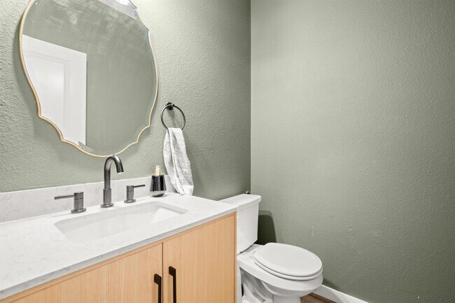 Photo - 195 Waterside Rd