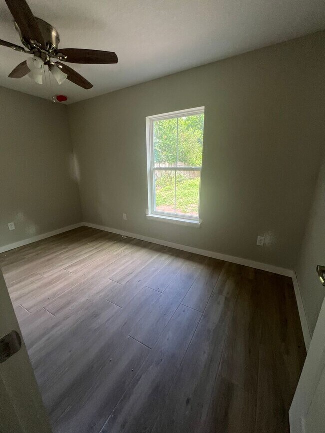 NEWER Debary Home LOW utility - Image 