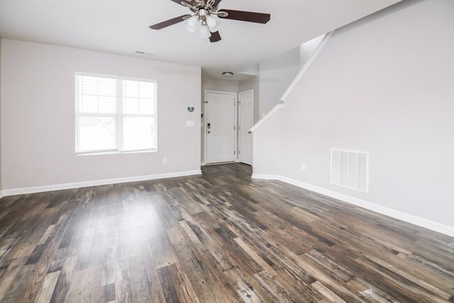 Photo - 305 Farrington Dr