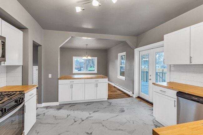 Photo - 2072 Oriole Rd