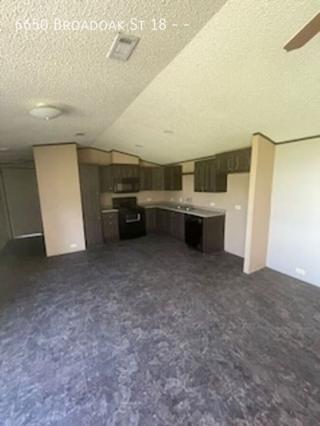 Photo - 6650 Broadoak St