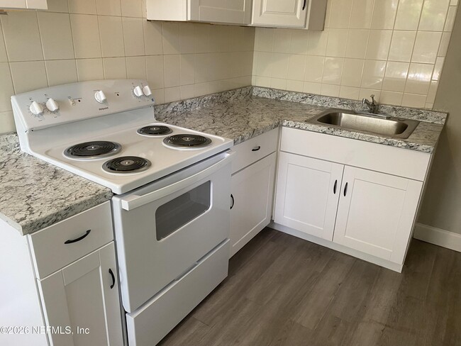 Photo - 2854 Wickwire St