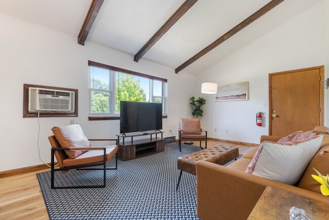 Photo - Strawberry Hill Apartments