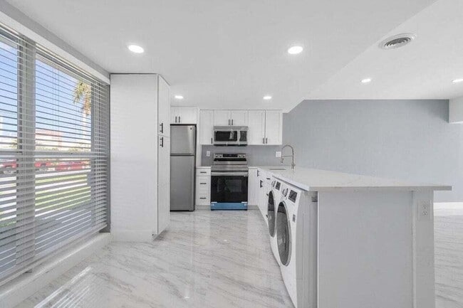 Photo - 708 NE 23rd Ave