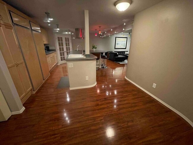 Building Photo - 221 E 7th Ave Unit 102