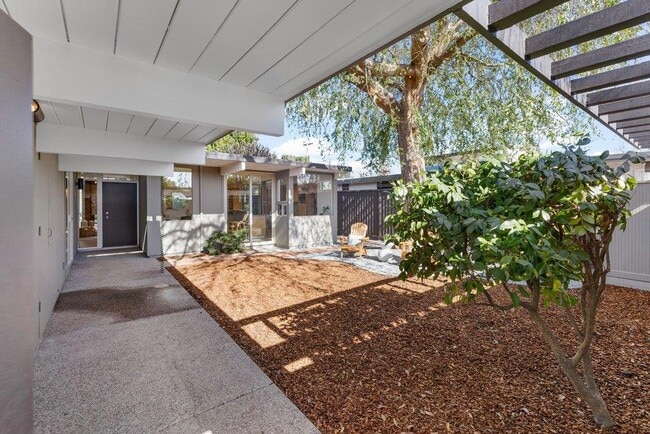 Photo - 729 Stendhal Ln