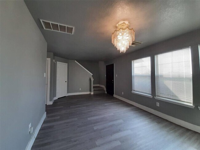 Photo - 6103 Settlers Square Ln