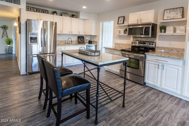 Photo - 423 N 73rd Pl