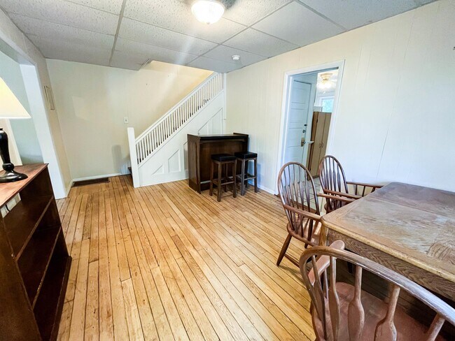 Photo - 211 Cornell St