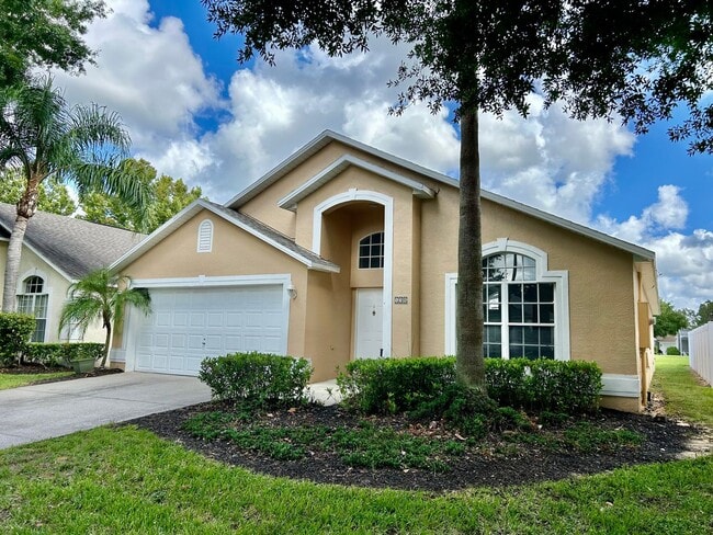 Building Photo - Davenport Gem: 4Bedrooms/ 2Baths pool home!