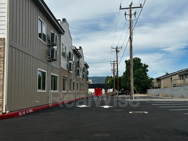 1935 W Table Rock Rd Unit 04
