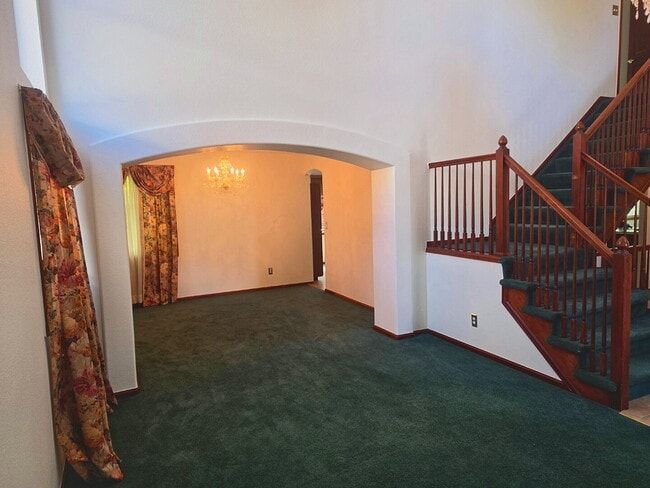 8842 W Ida Pl