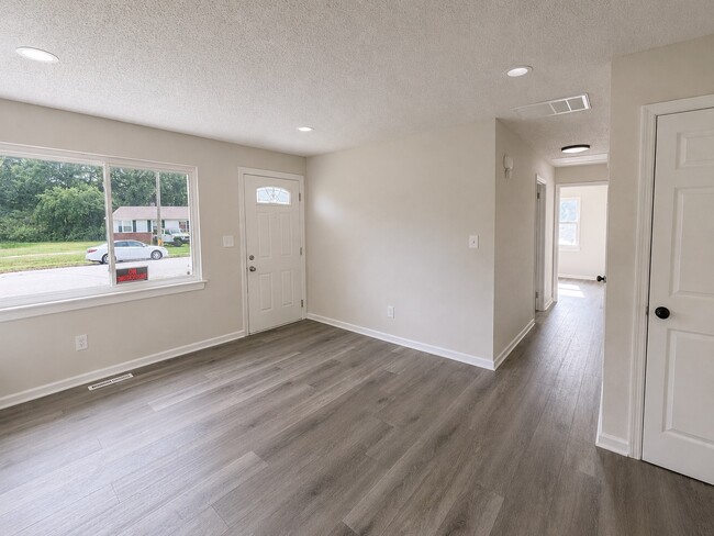 Photo - 405 Institute Dr