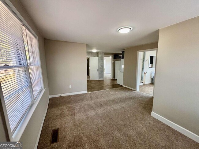 Photo - 3302 N Bogan Rd NE