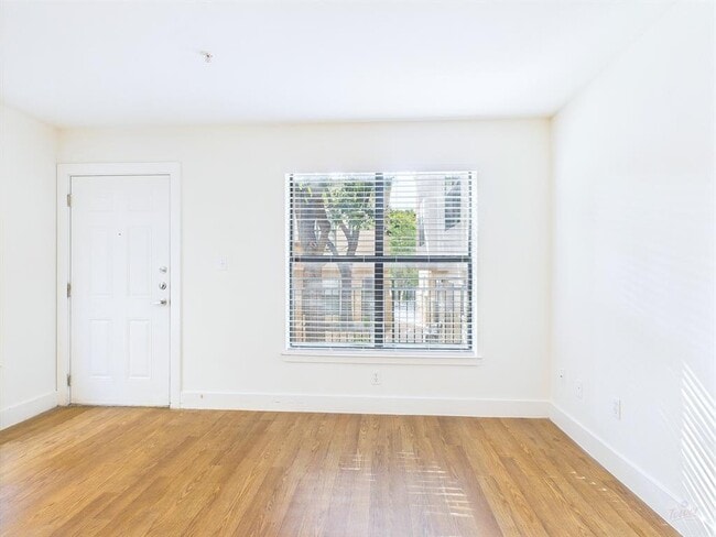 Photo - 711 W 32nd St Unit 126