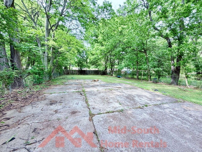 Photo - 452 Delta Rd