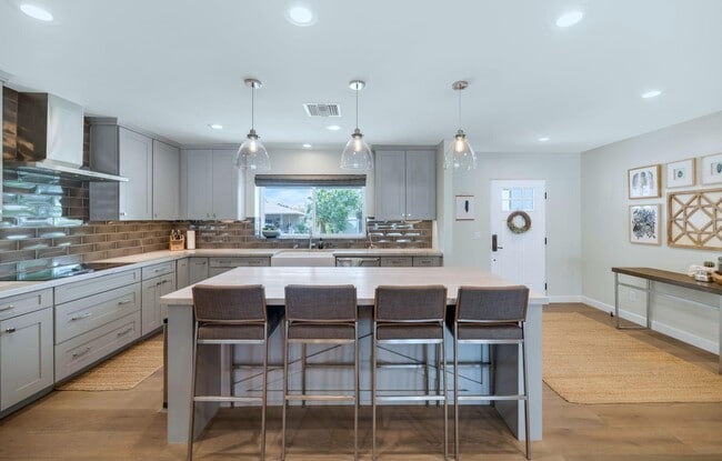 Building Photo - 6202 E Calle Redonda