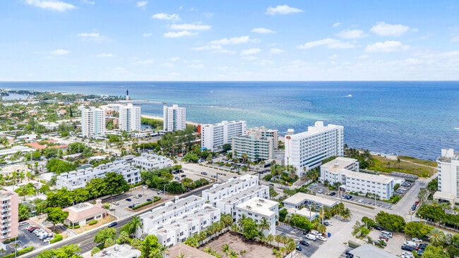 Building Photo - 1367 N Ocean Blvd Rental