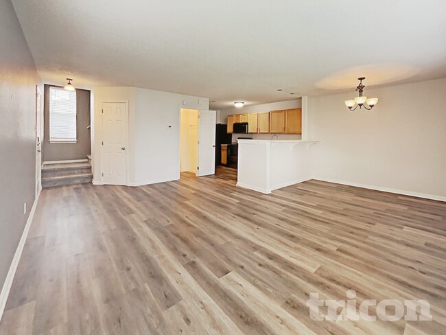 Photo - 4525 Connaught Dr E