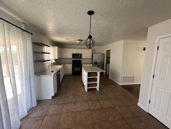 Photo - 8104 Rancho Paraiso NW