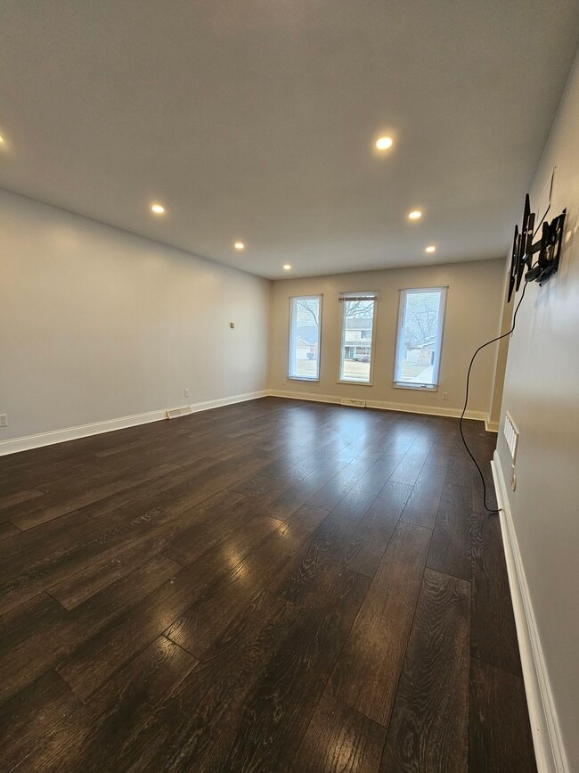 Photo - 9536 Elmwood Dr