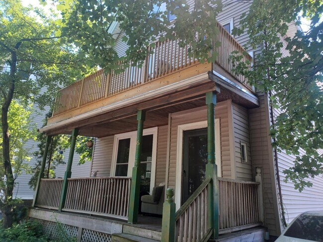 Building Photo - 16 Edwin St Unit 2 Rental
