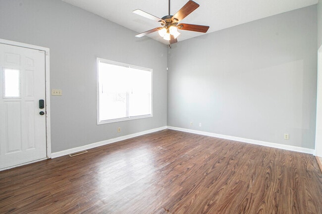 Photo - 1212 Kendall Dr