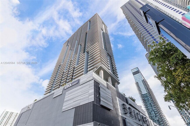 Building Photo - 88 SW 7th St Unit 2401