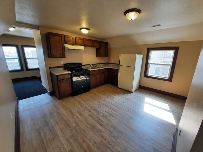 Photo - 1523 Des Moines St Apartment Unit 1523-2