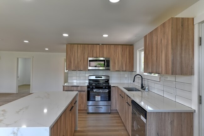 Photo - Everett Duplex