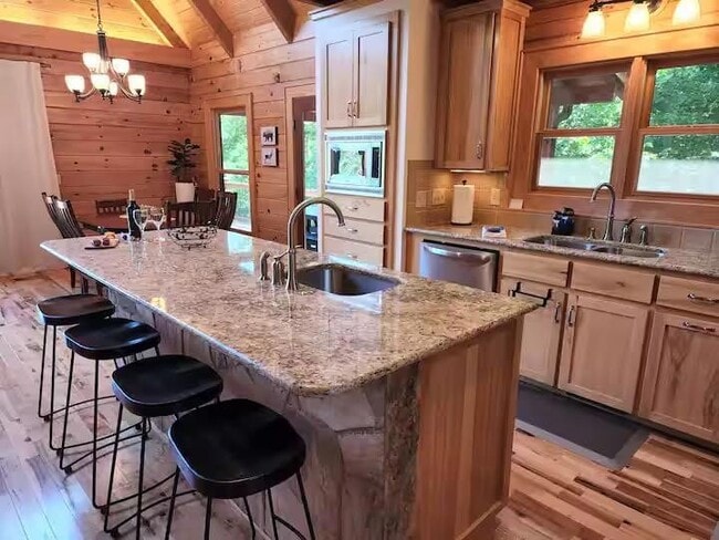 Photo - 966 Gibson Rd