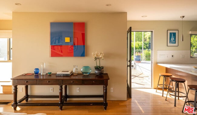 Photo - 2158 Sunset Plaza Dr