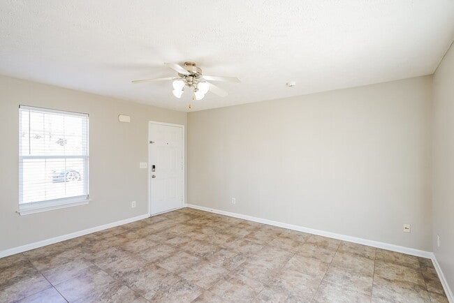 Photo - 127 Lyndhurst Dr